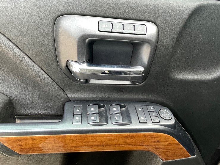 #7551-•-2019-chevy-silverado-high-country-pickup-(has-wi-title)-(blair,-wi)-image-25