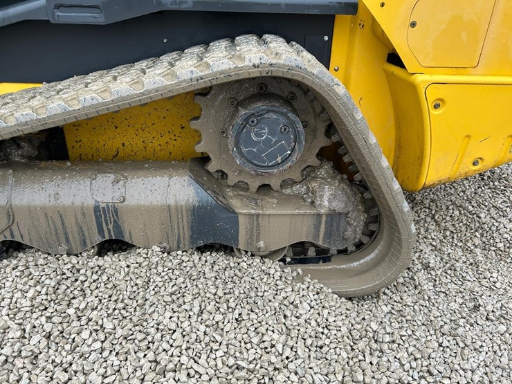 2021-new-holland-c345-image-18