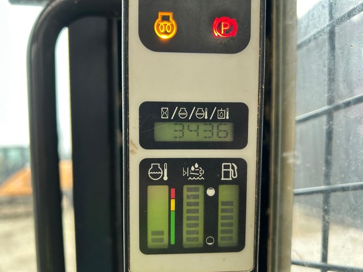 new-holland-l230-image-17