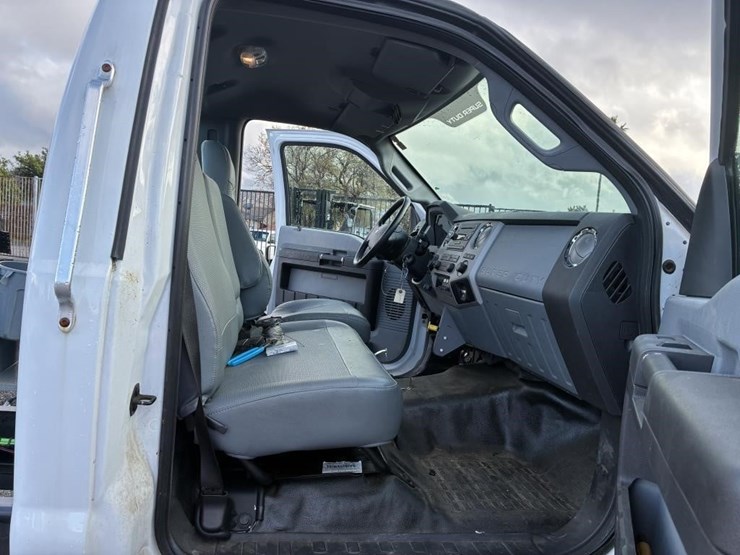 2015-ford-f650-image-9