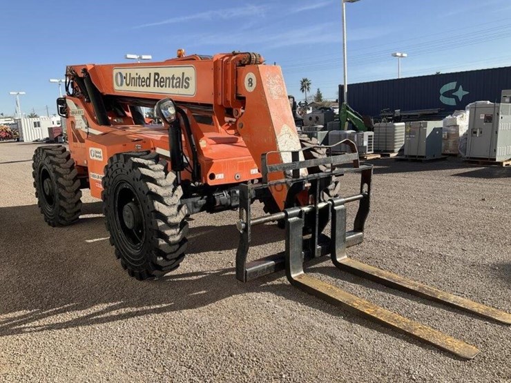 2012-jlg-8042-image-4