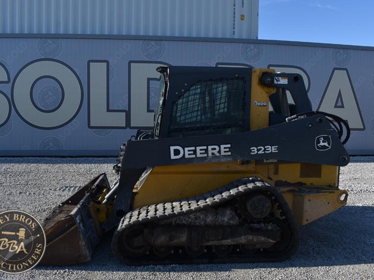 2015-deere-323e-image-6