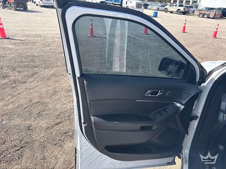 2018-ford-explorer-image-11