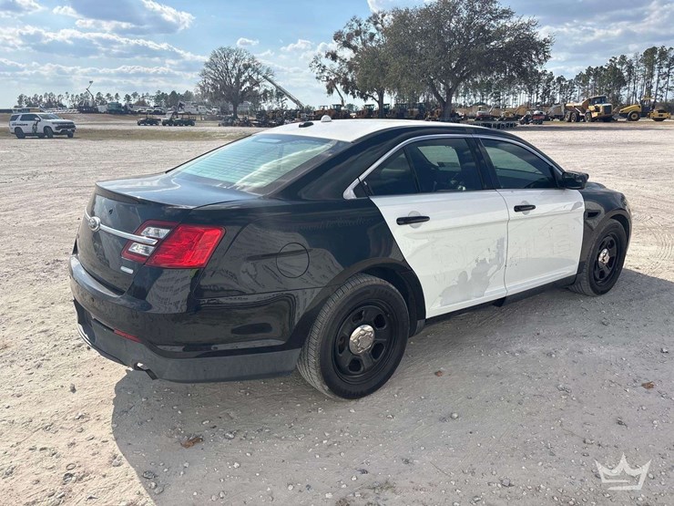 2013-ford-taurus-sedan-image-3