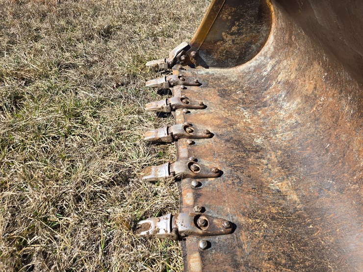 2015-caterpillar-953d-image-39