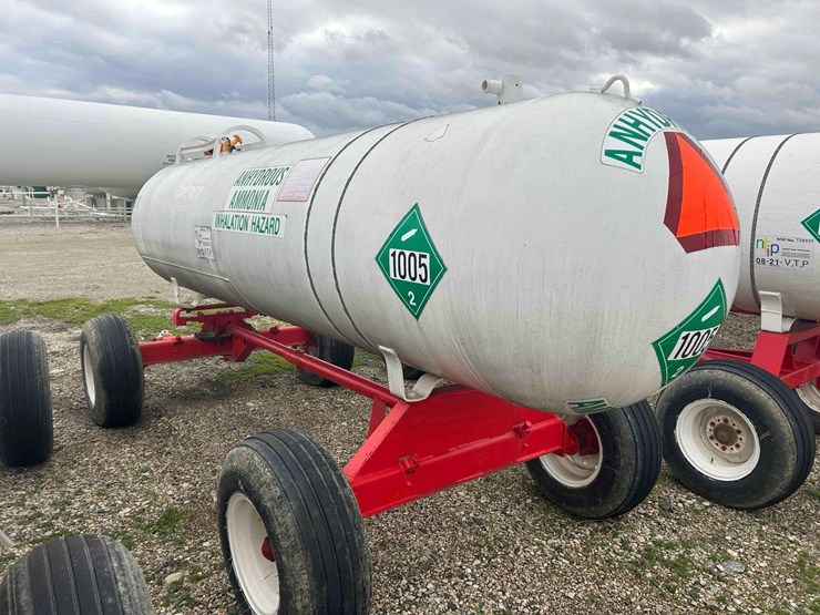 1000-gal.-nh3-tank-on-gear-#81-sells-offsite-image-9