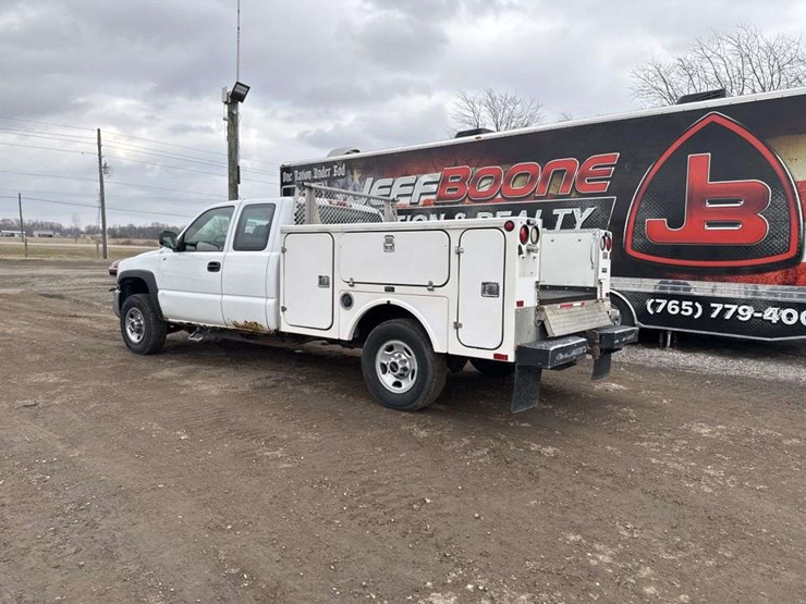 2005-gmc-sierra-2500-image-3