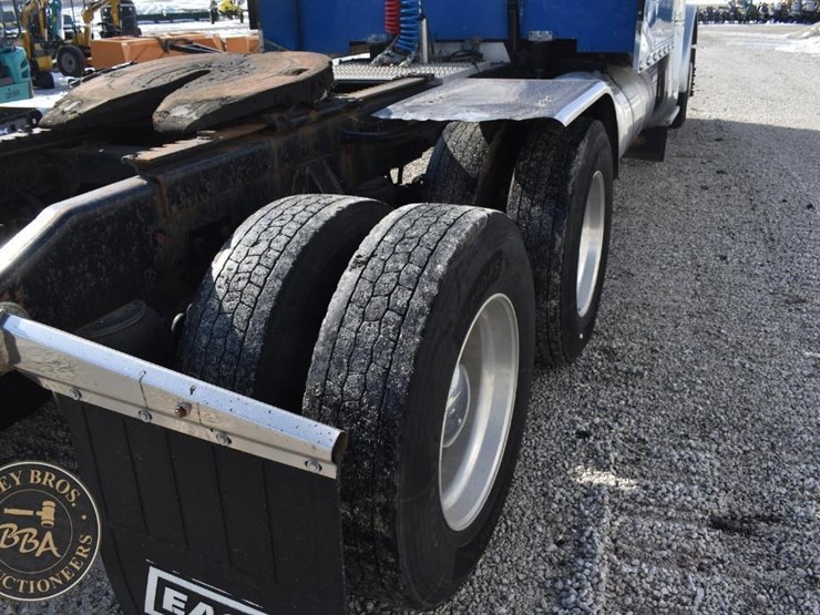 2007-peterbilt-379-image-21