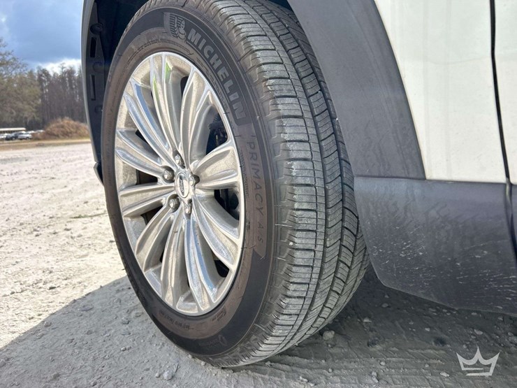 2021-ford-explorer-image-26