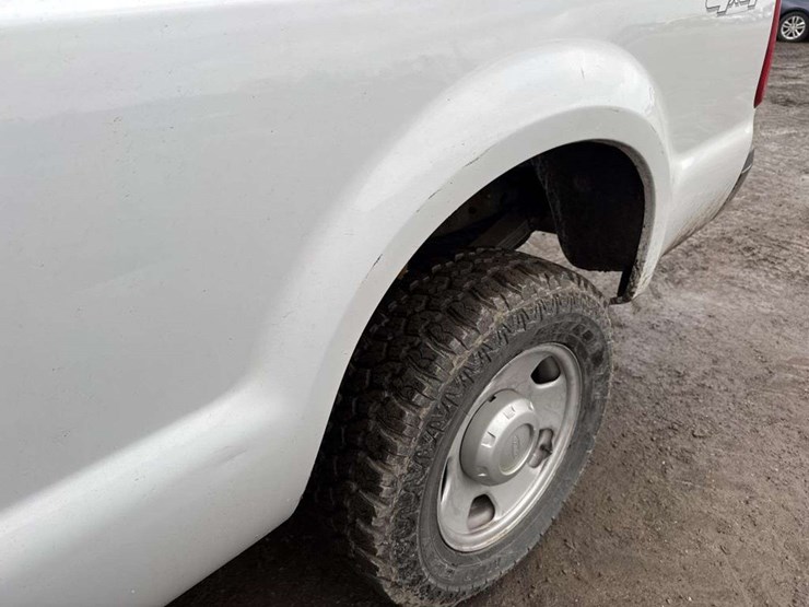 2008-ford-f250-xl-image-11