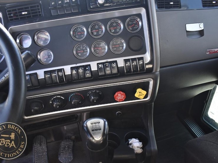 2012-kenworth-t660-image-41