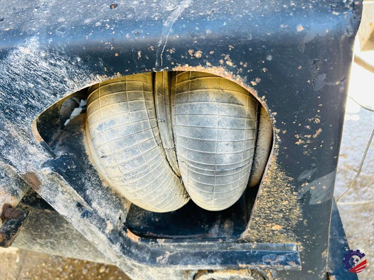 2011-volvo-truck-vhd-tri-axle-dump-truck-image-108