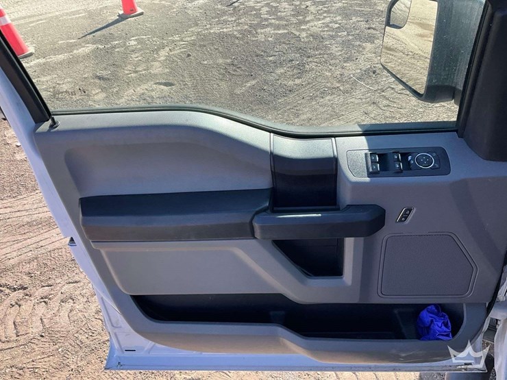 2020-ford-f150-image-16