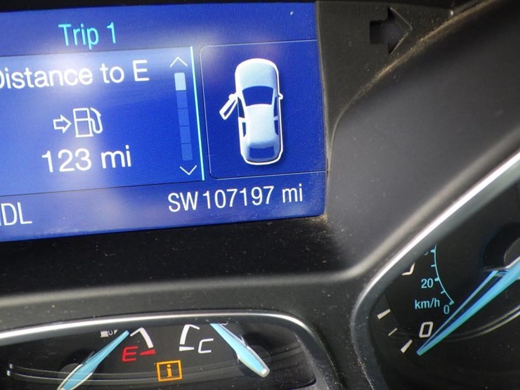 2014-ford-focus-sedan-image-14