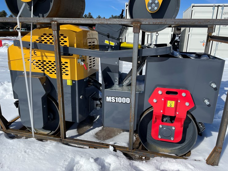 #5410-•-mms-1000-ride-on-road-roller-image-1