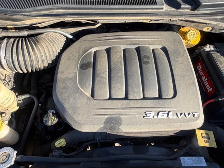 2014-chrysler-town-&-country-image-58