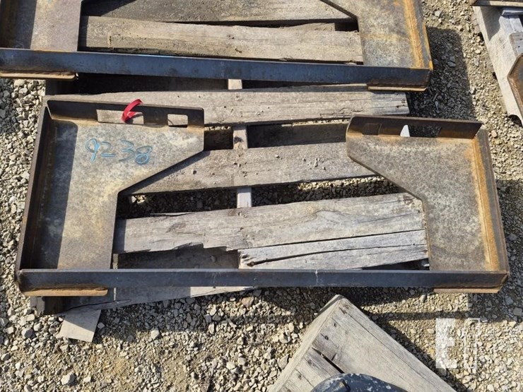 skid-steer-mounting-plate-image-1