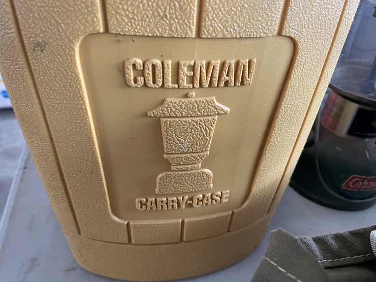 #7618-•-(2)-coleman-lanterns-image-4