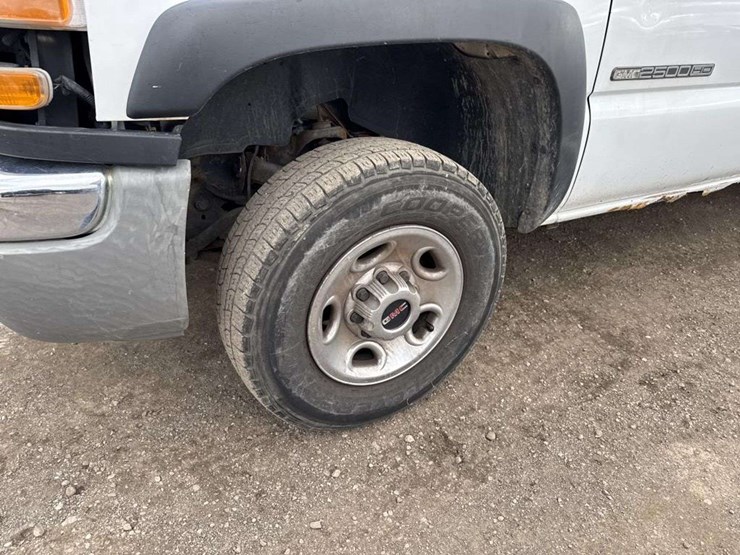 2005-gmc-sierra-2500-image-8