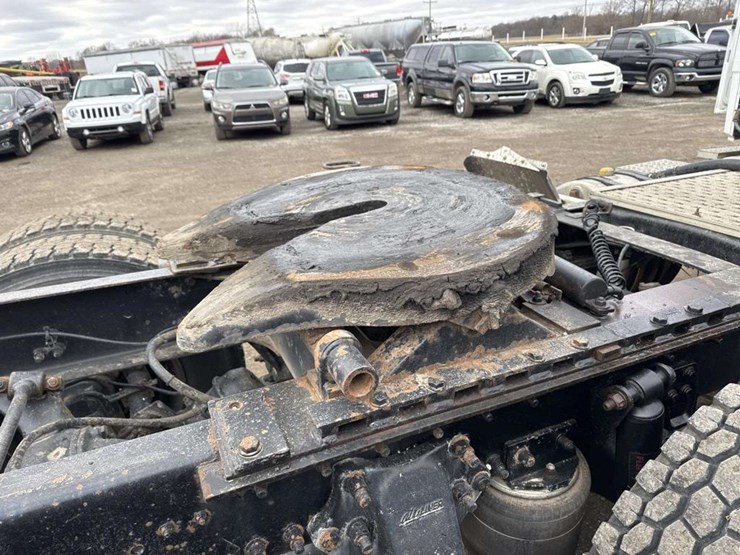 2000-freightliner-fld112-image-18