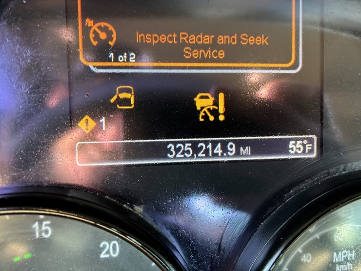 2020-peterbilt-567-image-16