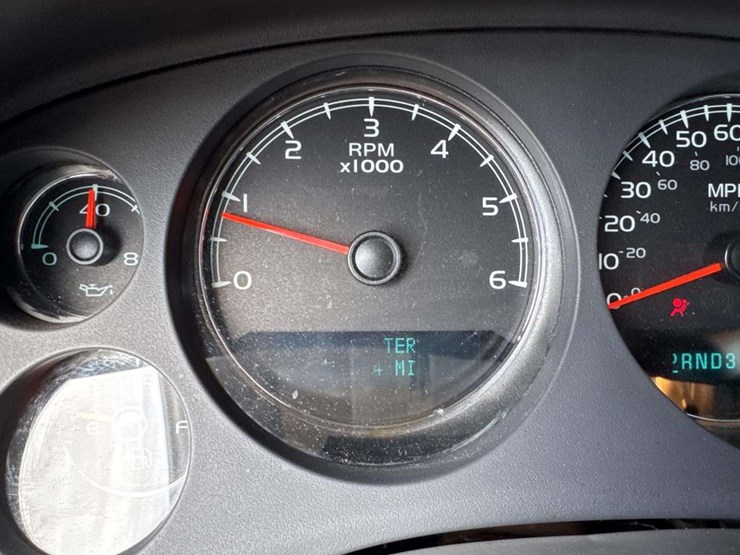 2008-chevrolet-suburban-image-19