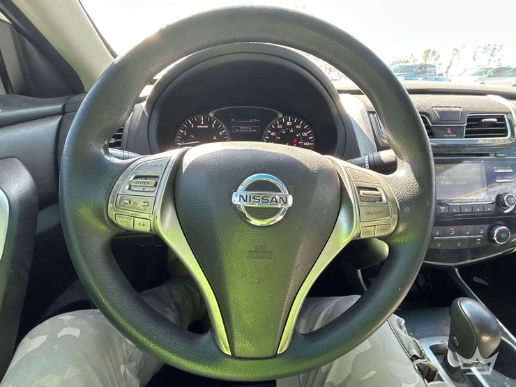 2015-nisan-altima-s-sedan-image-12