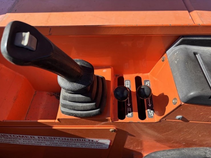 2017-jlg-8042-image-31