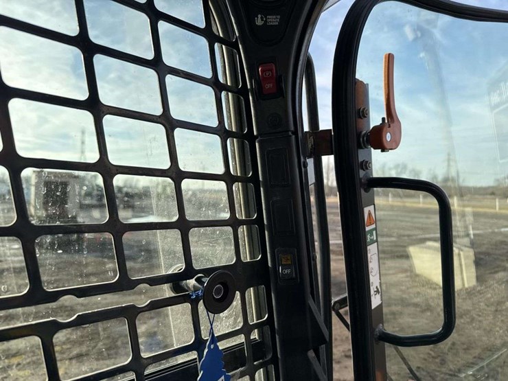 2023-bobcat-t650-image-16