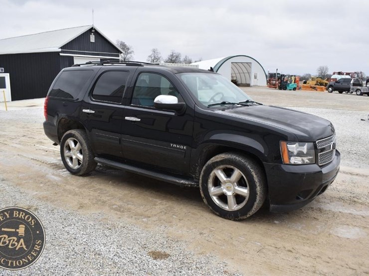 2013-chevrolet-tahoe-ls-image-12