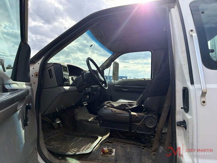 2001-ford-f650-image-26