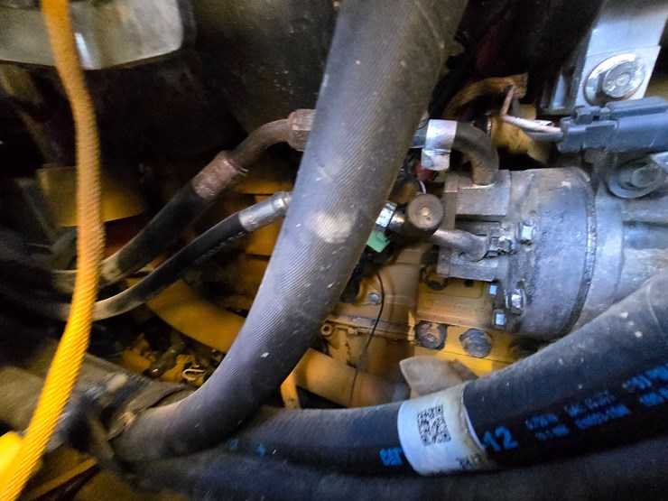 2015-caterpillar-953d-image-85