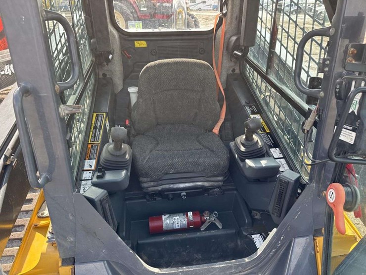 2019-deere-333g-image-16