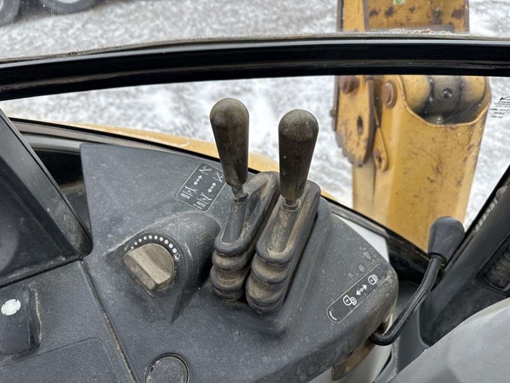 2013-caterpillar-420-image-33