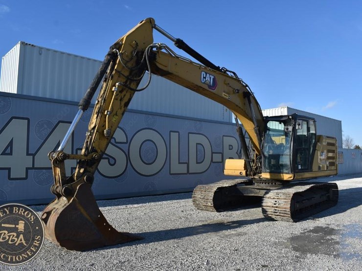 2020-caterpillar-320-image-2