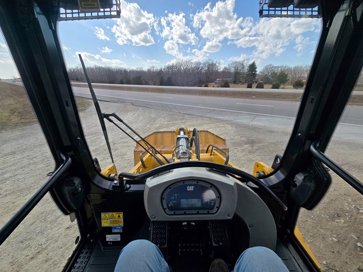 2015-caterpillar-953d-image-118