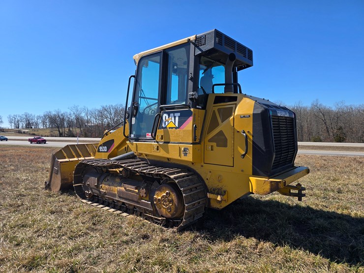 2015-caterpillar-953d-image-11