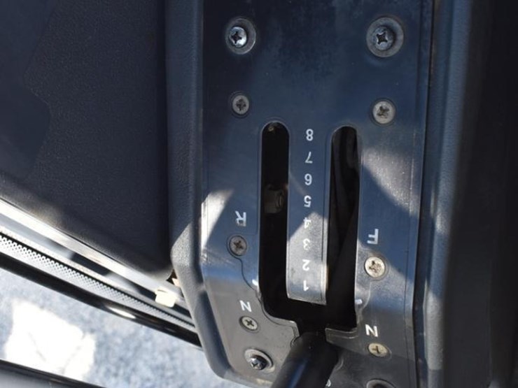 2013-deere-770g-image-33