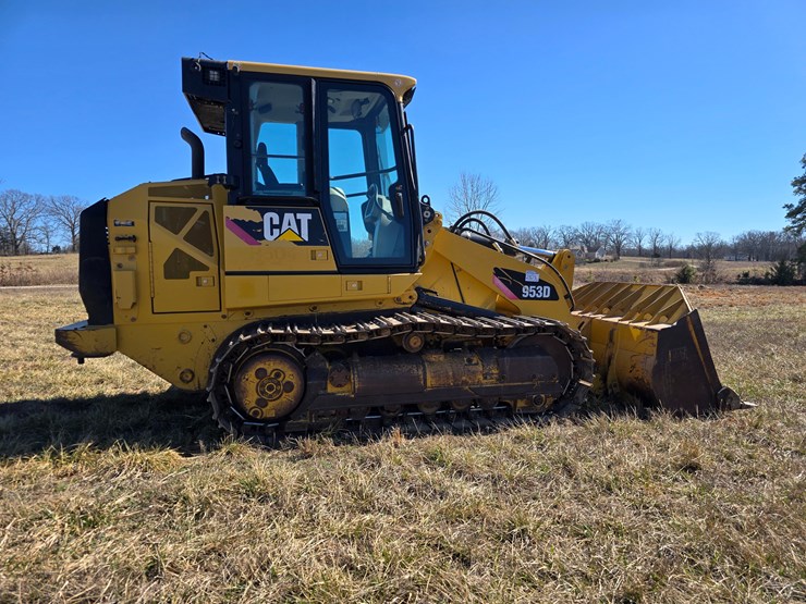2015-caterpillar-953d-image-24