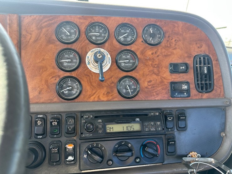 2009-peterbilt-367-image-12