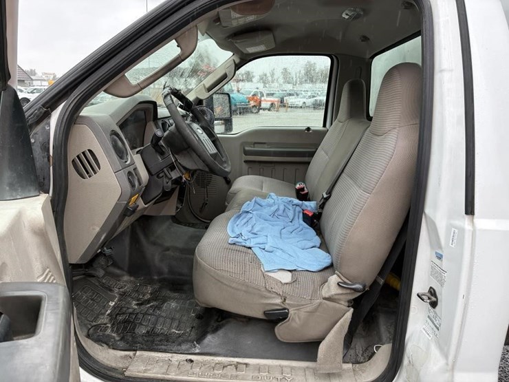 2010-ford-f550-image-10