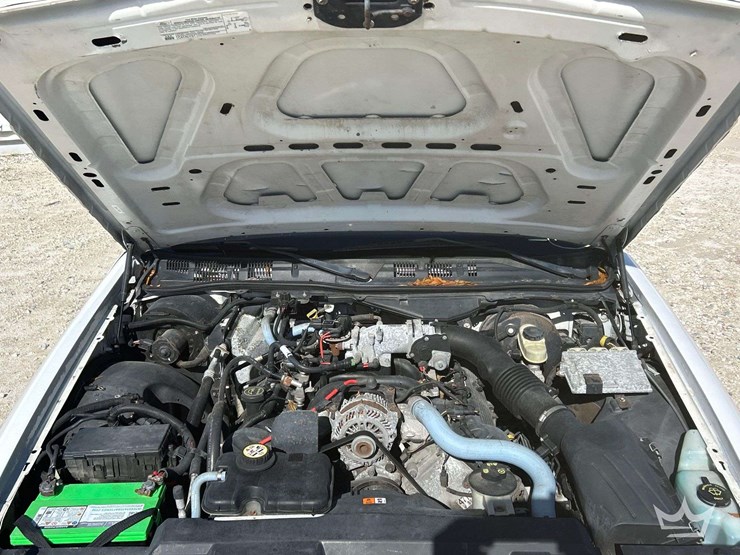 2010-ford-crown-victoria-sedan-image-7