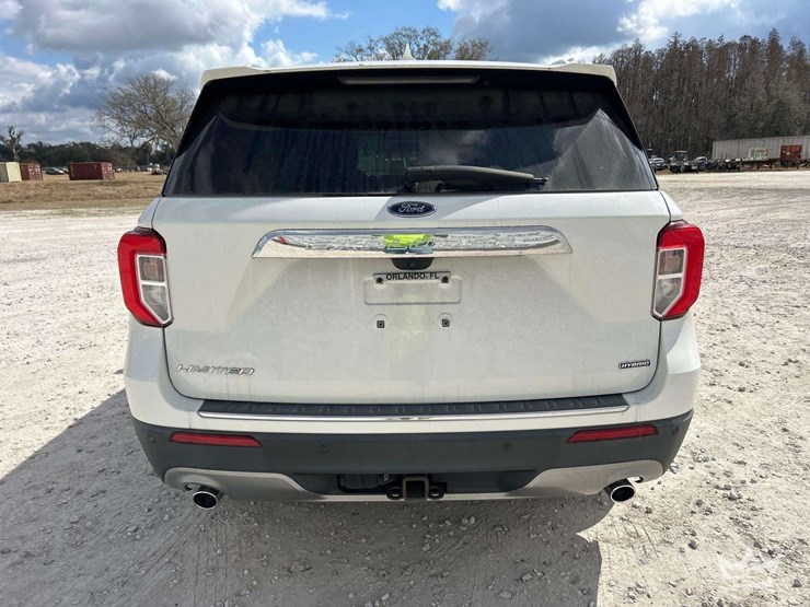 2021-ford-explorer-image-30