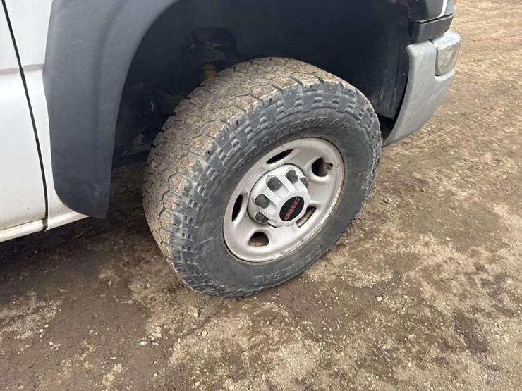 2003-gmc-k2500-image-11