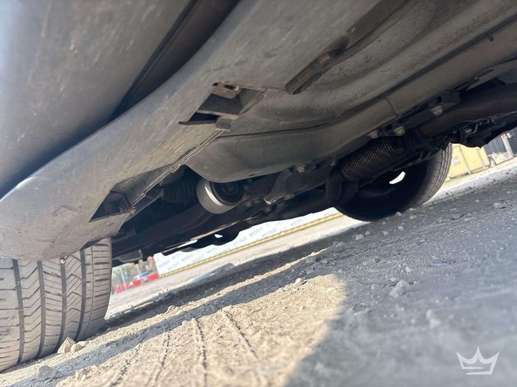 2013-ford-taurus-sedan-image-18