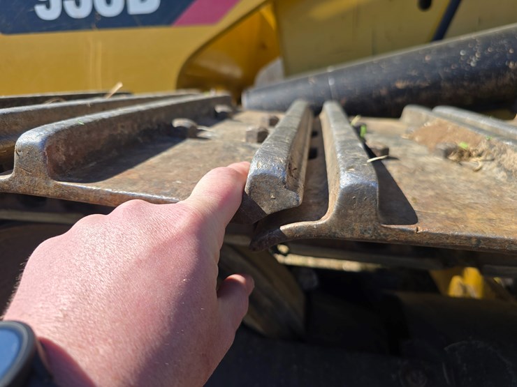 2015-caterpillar-953d-image-43