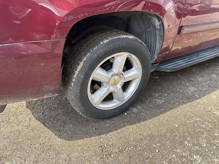 2008-chevrolet-suburban-image-9