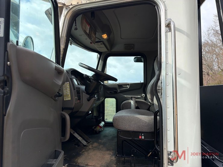 2018-peterbilt-337-image-21