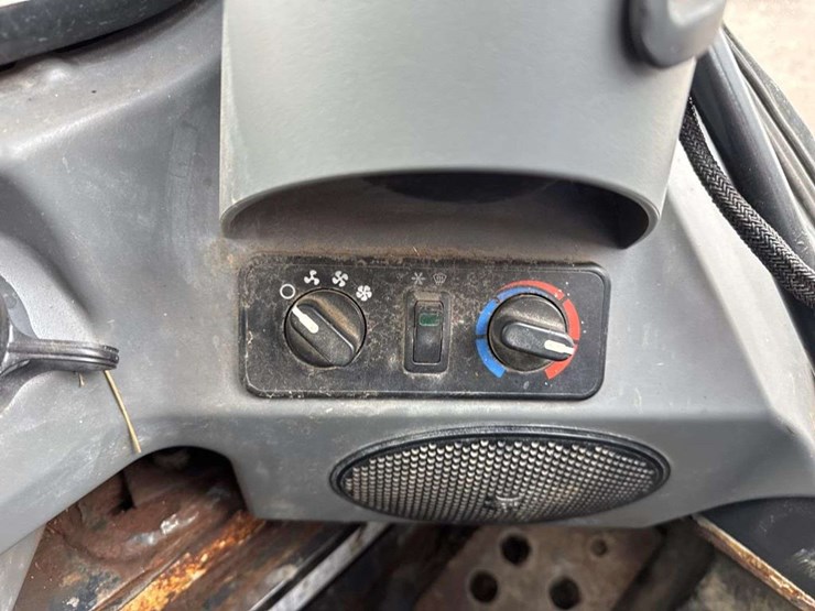 2019-bobcat-s550-image-21