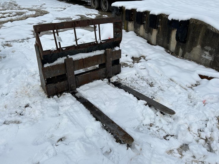 48”-skid-steer-pallet-forks-image-2